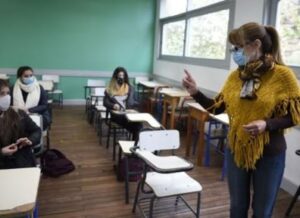 Desobediencia civil de padres de familia sobre retorno a clases