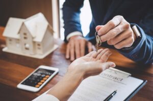 ¿Vendería su casa al banco por una renta mensual?