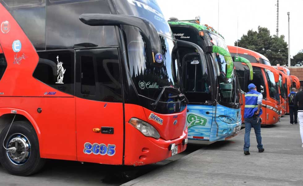 Transportadores piden al gobierno autorización para reactivar labores.