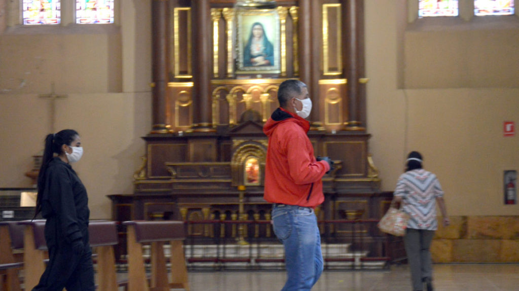 “Reapertura de iglesias es peor que el día sin Iva”: Claudia López
