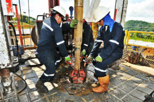 5 mil trabajadores petroleros despedidos en plena pandemia