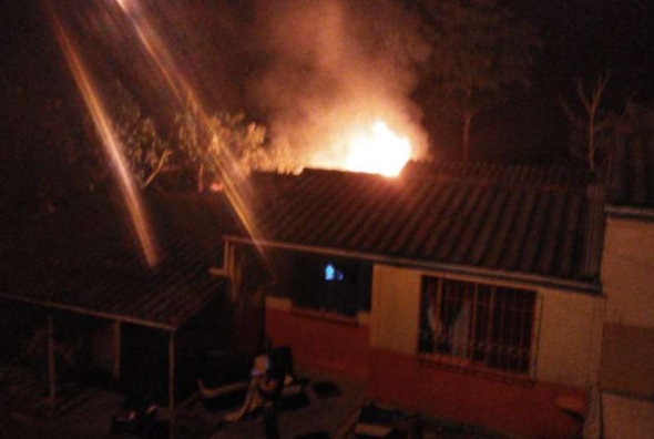 Dos heridos en fuerte incendio en Villavicencio