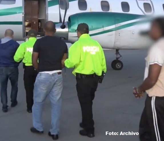 Un villavicense quería llevar coca en vuelo humanitario