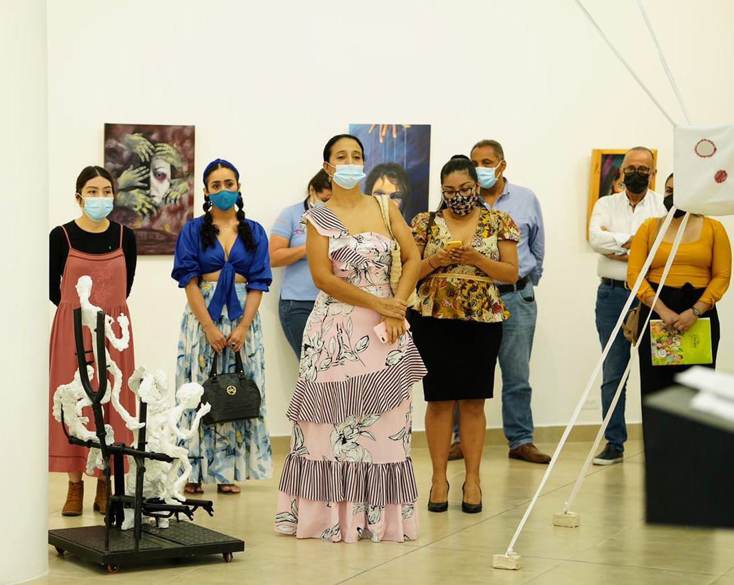 Abierta exposición “Mujeres de Artes Tomar”, en el Flor Amarillo*