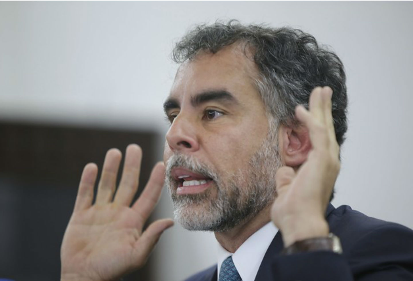 Aplican extinción de dominio a bienes del senador Armando Benedetti.
